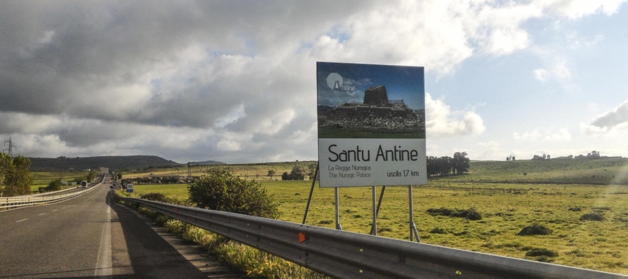 Cartello stradale sulla SS 131